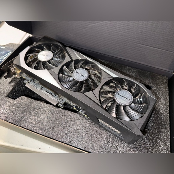 GIGABYTE RTX 3060Ti GPU , Graphics Card - Picture 2 of 7
